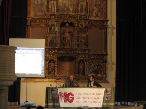 J.P. Fusi y L. Horrillo en una conferencia organizada por la AEPHG